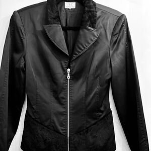 Satin black blazer with fur details